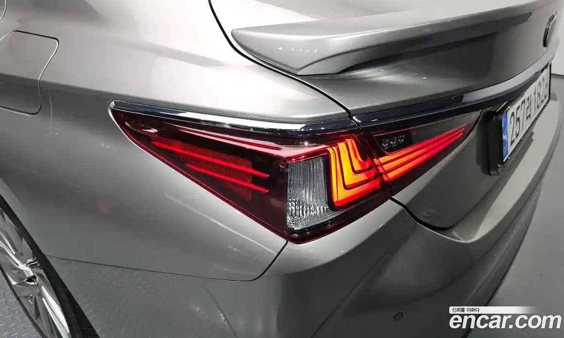 Lexus ES 2023 2.5 гидро, фото 9
