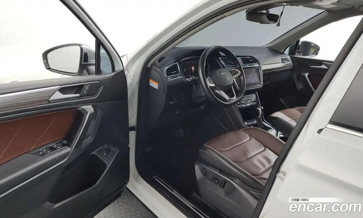 Volkswagen Tiguan 2022 2.0 автомат (гидро), фото 13