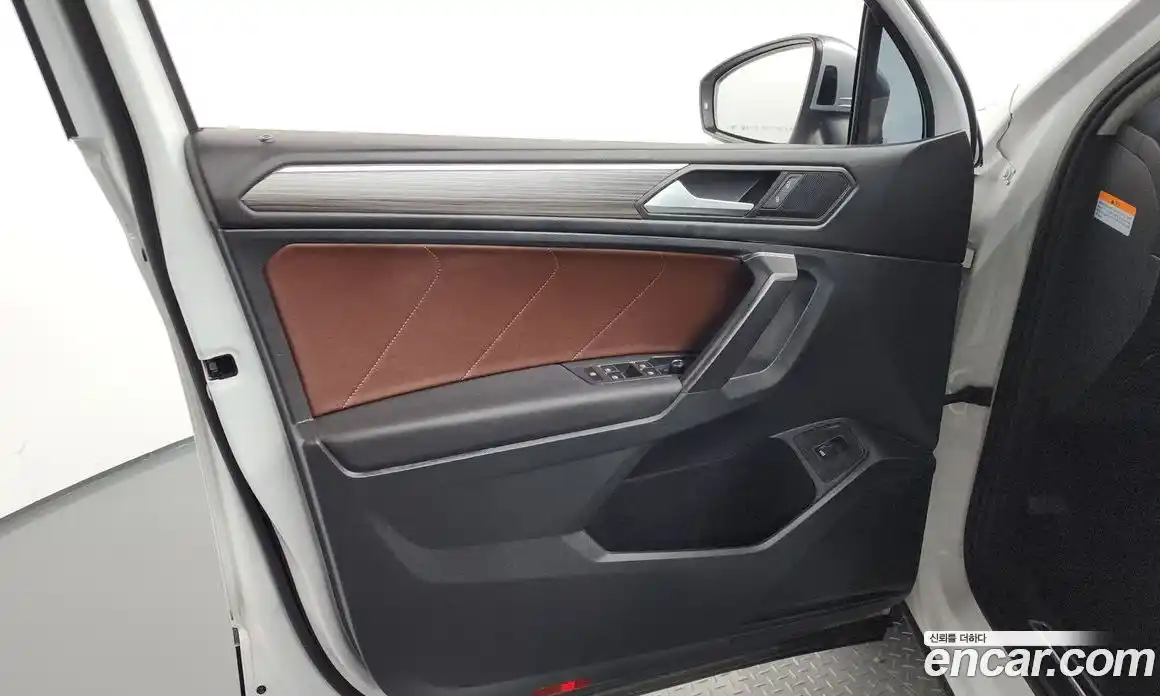 Volkswagen Tiguan 2022 2.0 автомат (гидро), фото 14