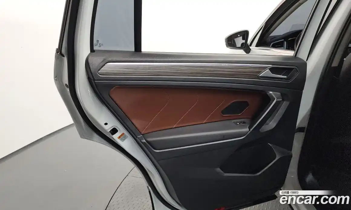 Volkswagen Tiguan 2022 2.0 автомат (гидро), фото 15