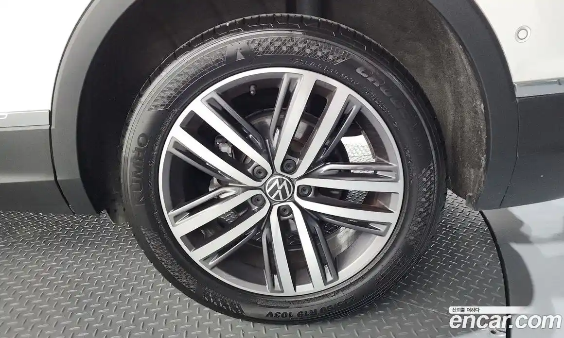 Volkswagen Tiguan 2022 2.0 автомат (гидро), фото 7