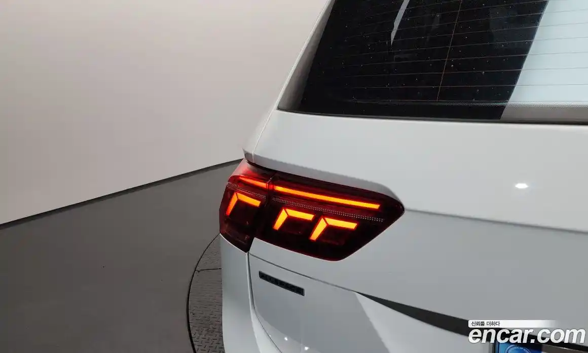 Volkswagen Tiguan 2022 2.0 автомат (гидро), фото 9