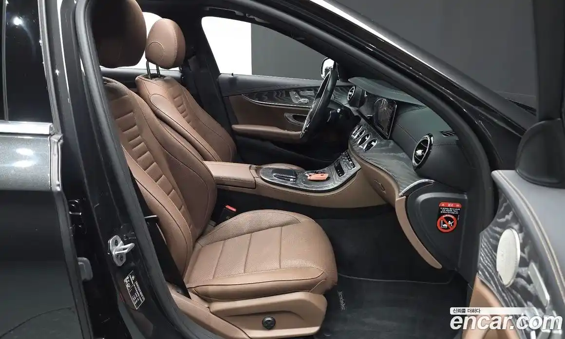 Mercedes-Benz E-Class 2023 2.0 автомат (гидро), фото 13