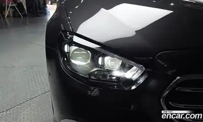 Mercedes-Benz E-Class 2023 2.0 автомат (гидро), миниатюра 8