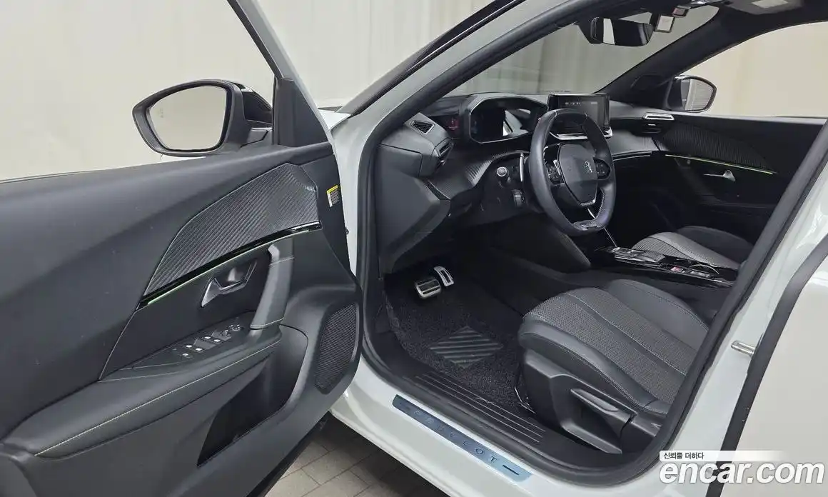 Peugeot 2008 2023 1.5 автомат (гидро), фото 13