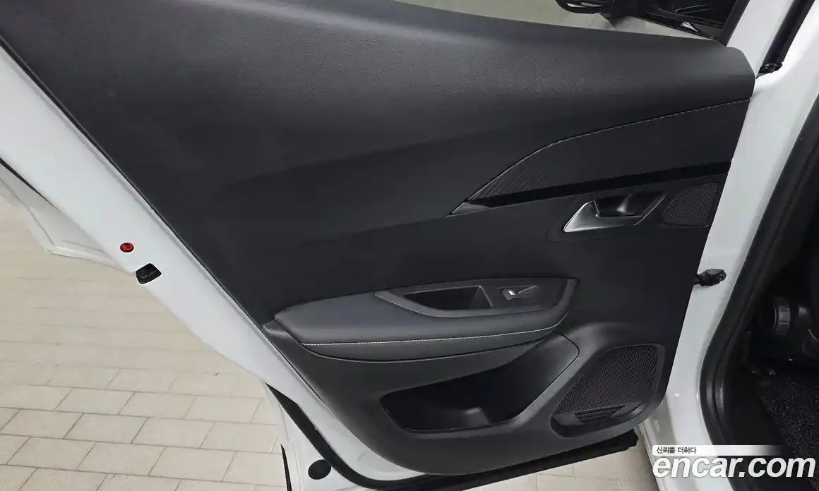 Peugeot 2008 2023 1.5 автомат (гидро), фото 15