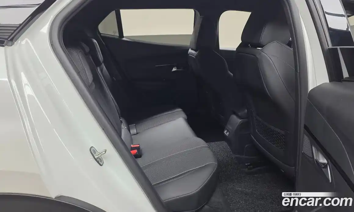 Peugeot 2008 2023 1.5 автомат (гидро), фото 16