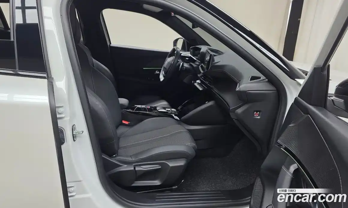 Peugeot 2008 2023 1.5 автомат (гидро), фото 17