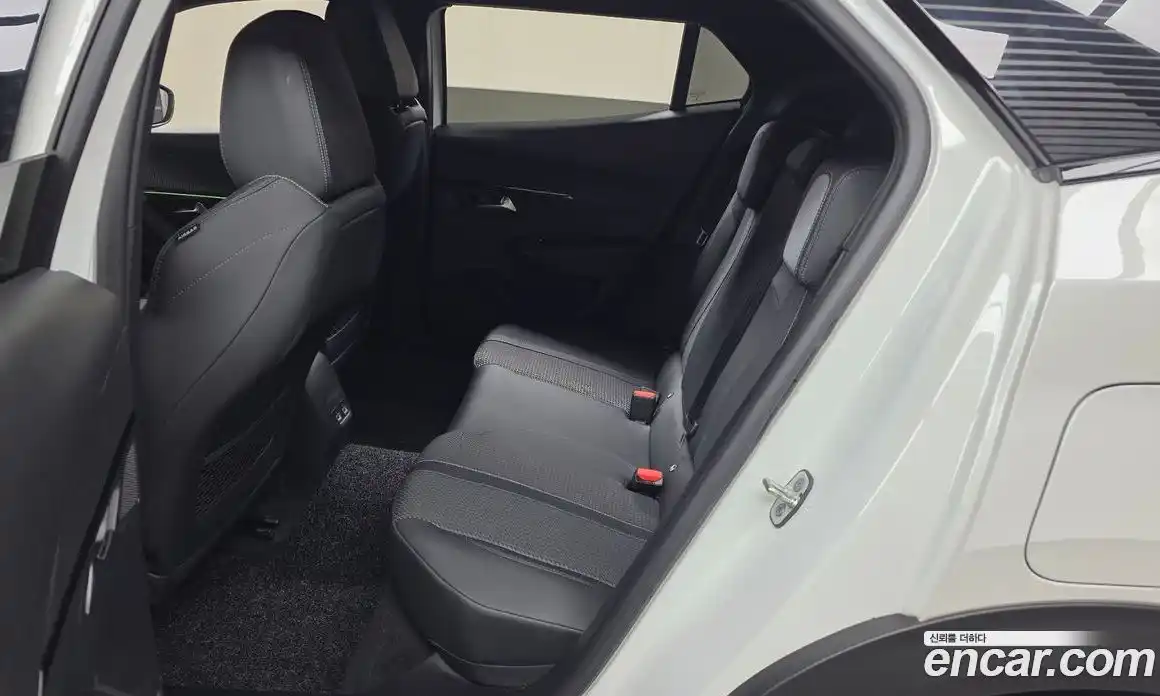 Peugeot 2008 2023 1.5 автомат (гидро), фото 18