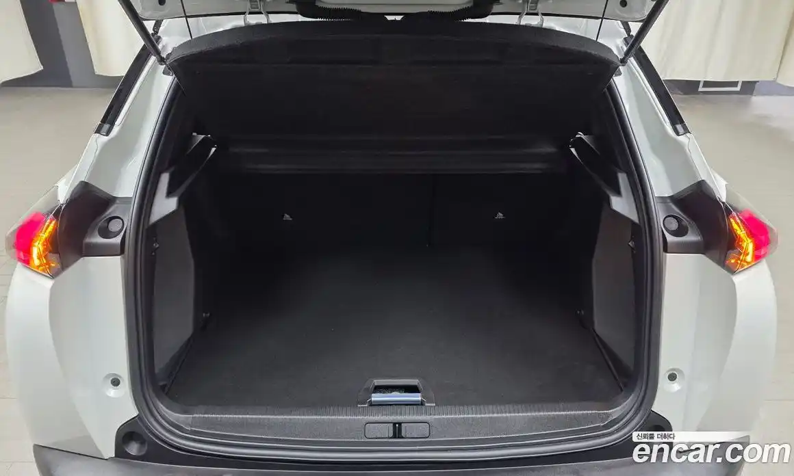 Peugeot 2008 2023 1.5 автомат (гидро), фото 26