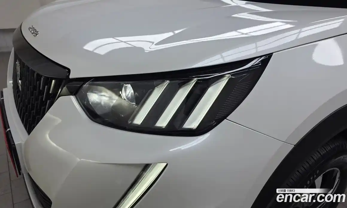 Peugeot 2008 2023 1.5 автомат (гидро), фото 8