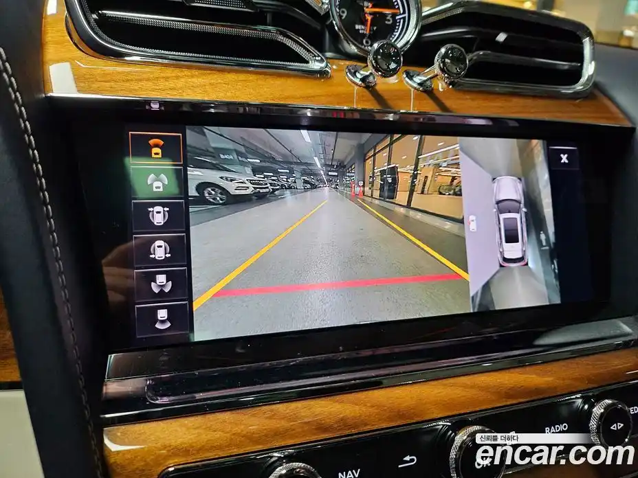 Bentley Bentayga 2021 4.0 гидро, фото 11