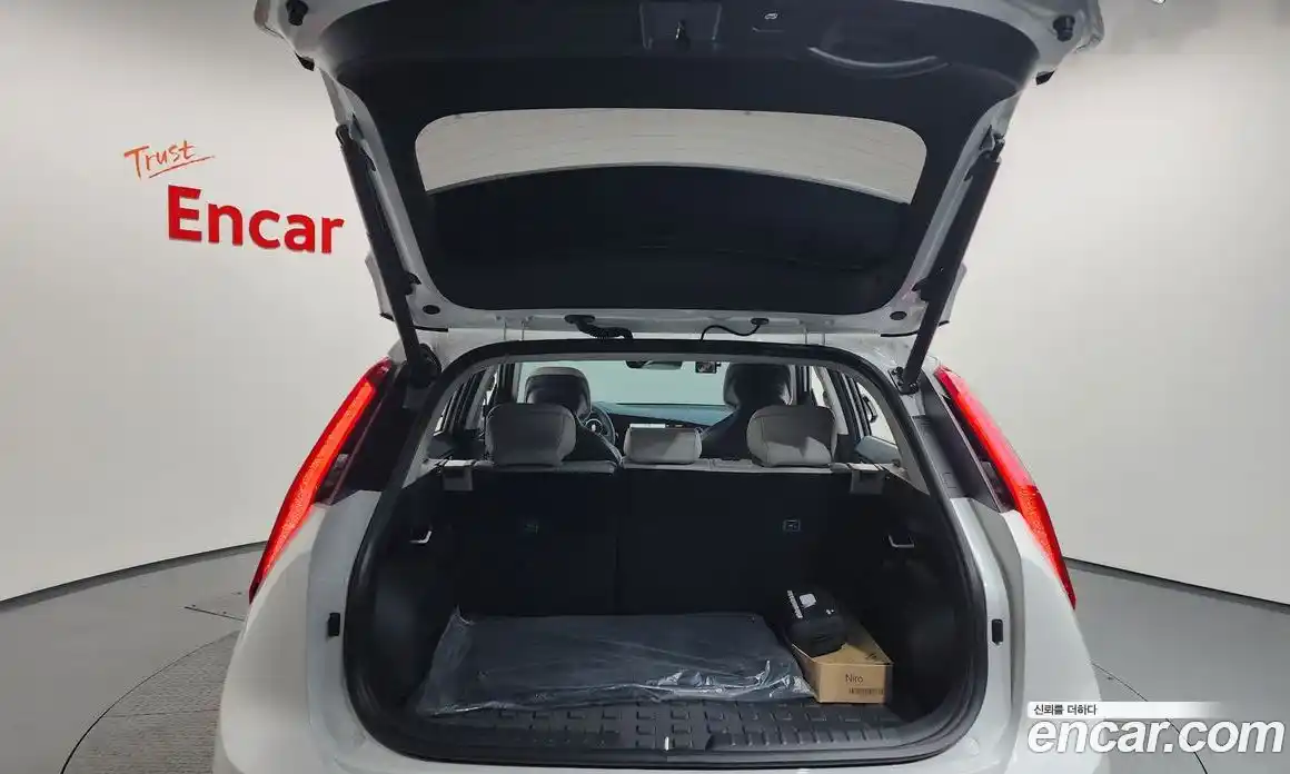 Kia Niro 2025 1.6 автомат (гидро), фото 20