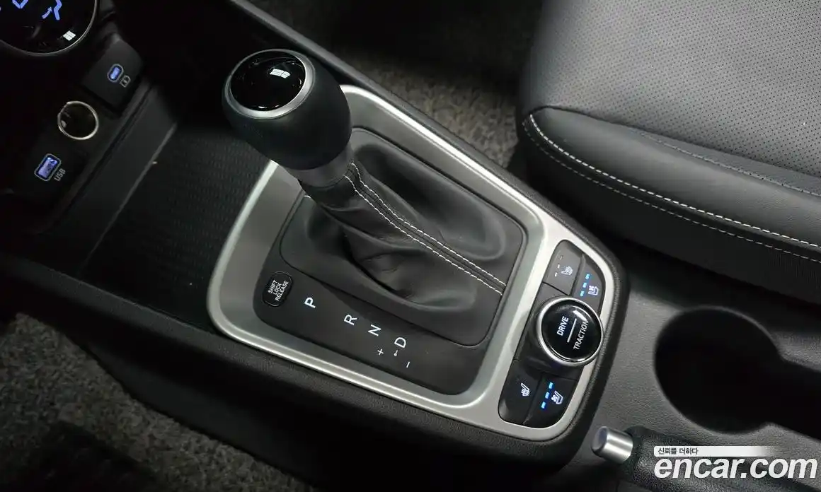 Hyundai Venue 2023 1.6 автомат (гидро), фото 12