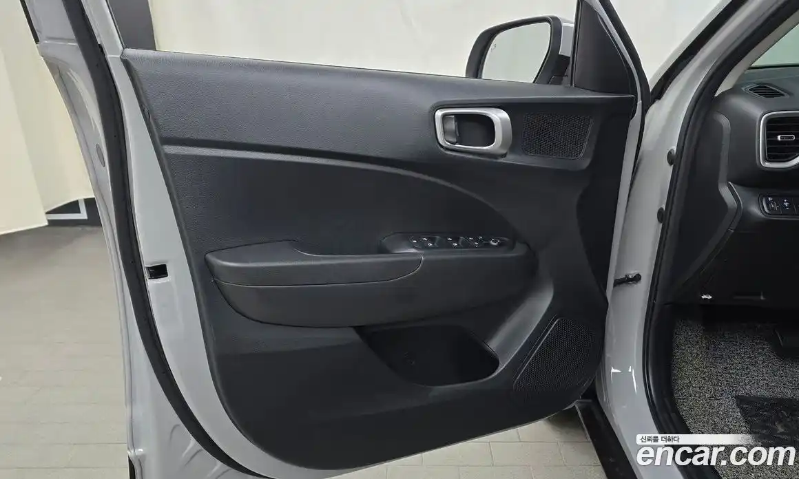 Hyundai Venue 2023 1.6 автомат (гидро), фото 14