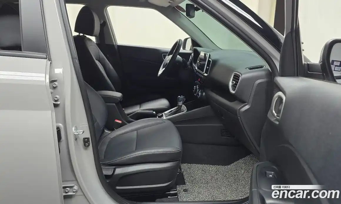 Hyundai Venue 2023 1.6 автомат (гидро), фото 16