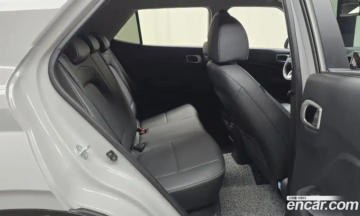 Hyundai Venue 2023 1.6 автомат (гидро), фото 17