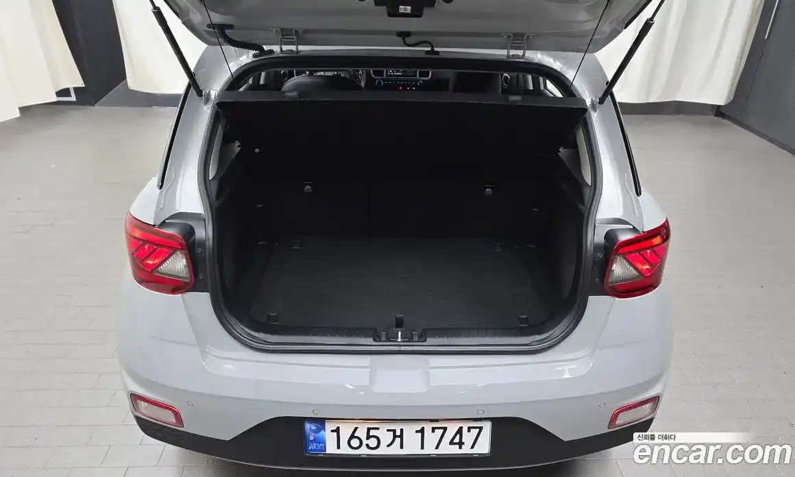 Hyundai Venue 2023 1.6 автомат (гидро), фото 26