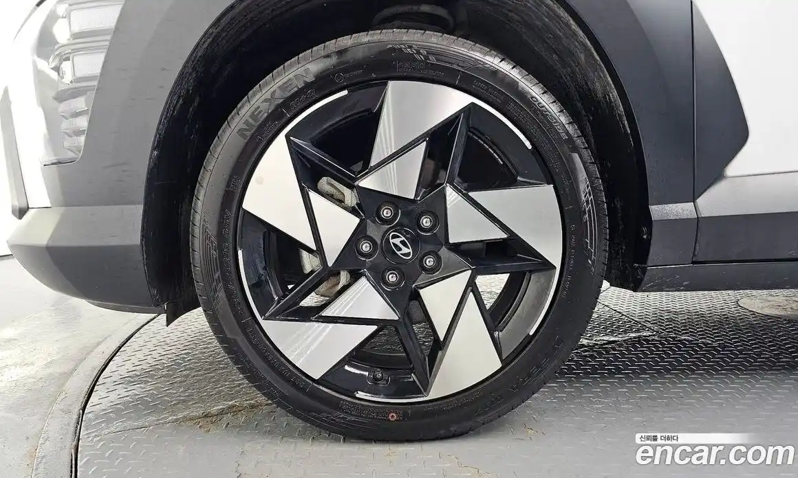 Hyundai Kona 2024 1.6 автомат (гидро), фото 5