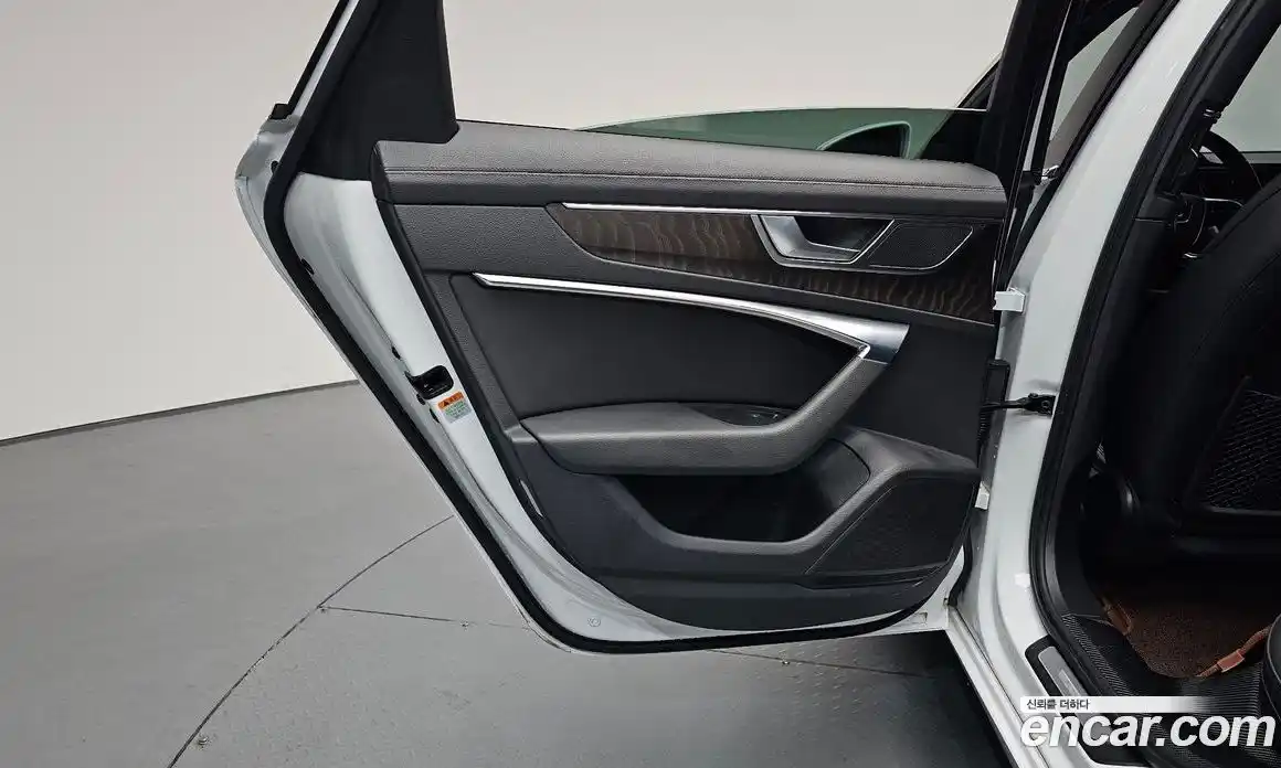 Audi A6 2021 2.0 автомат (гидро), фото 14