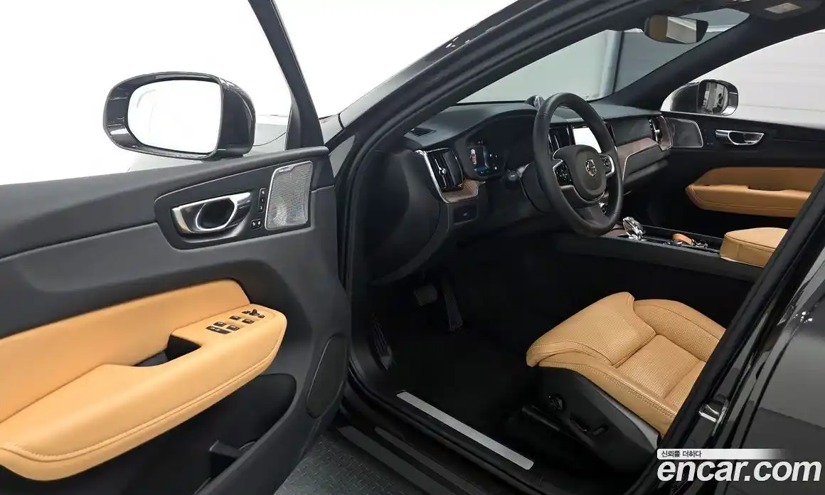Volvo XC60 2025 2.0 автомат (гидро), фото 13