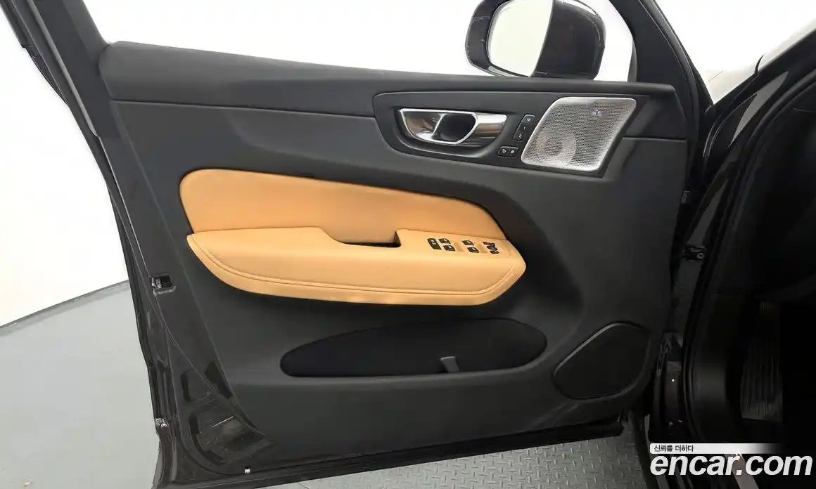 Volvo XC60 2025 2.0 автомат (гидро), фото 14