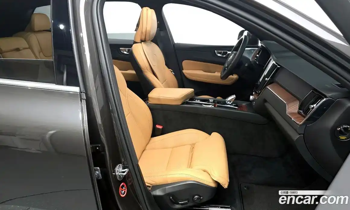 Volvo XC60 2025 2.0 автомат (гидро), фото 16