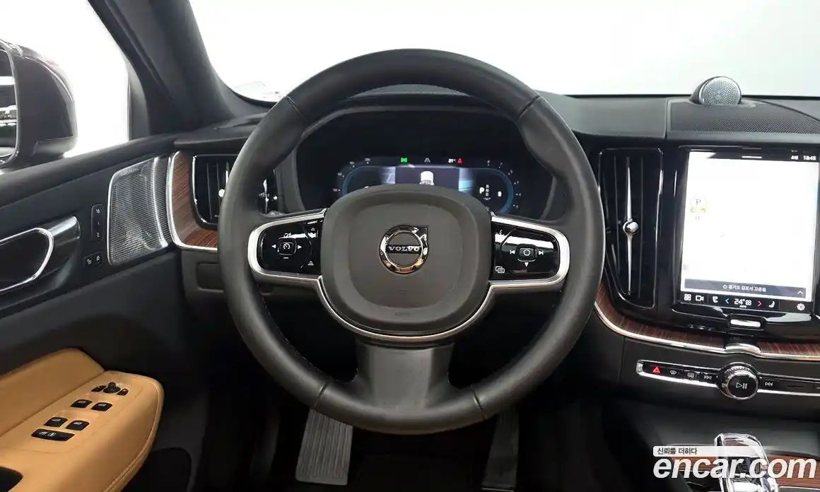 Volvo XC60 2025 2.0 автомат (гидро), фото 18