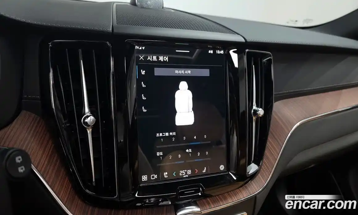 Volvo XC60 2025 2.0 автомат (гидро), фото 22