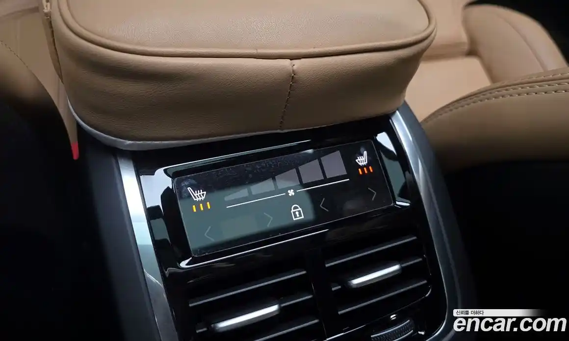 Volvo XC60 2025 2.0 автомат (гидро), фото 25