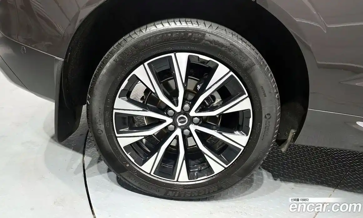 Volvo XC60 2025 2.0 автомат (гидро), фото 5