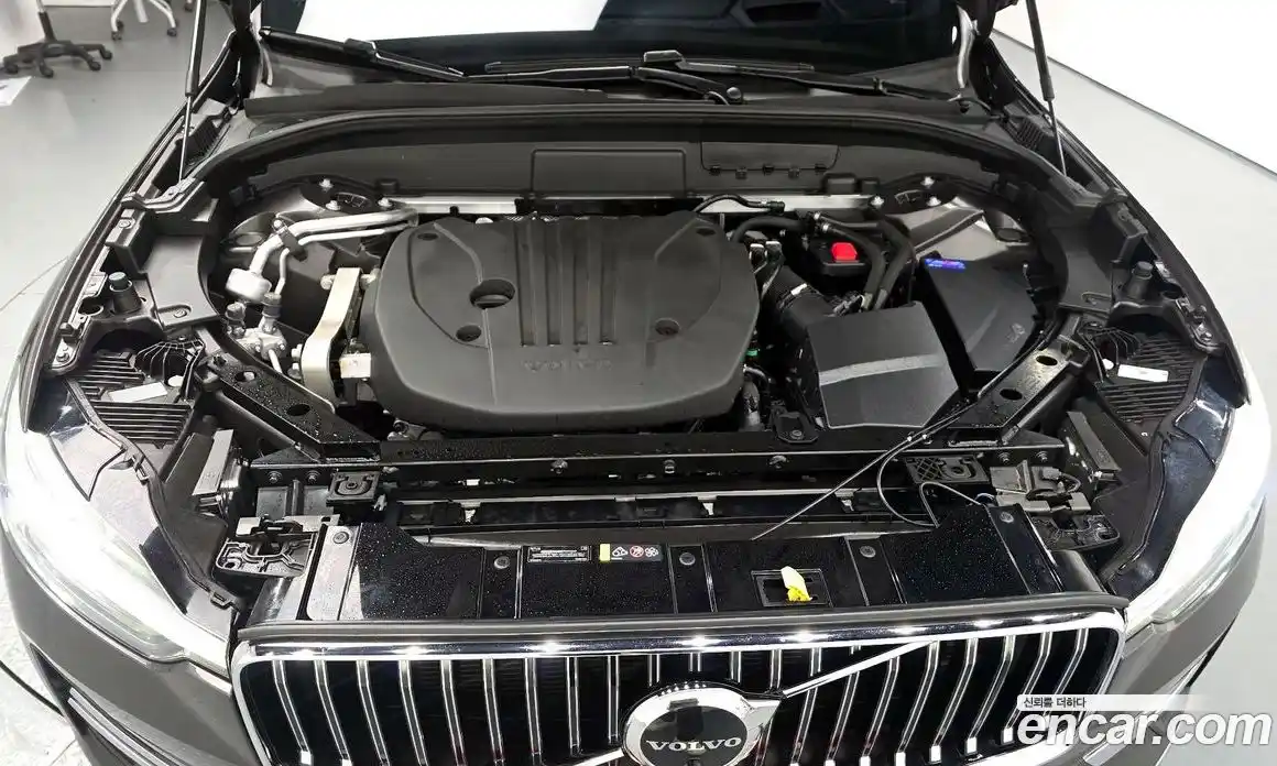 Volvo XC60 2025 2.0 автомат (гидро), фото 6