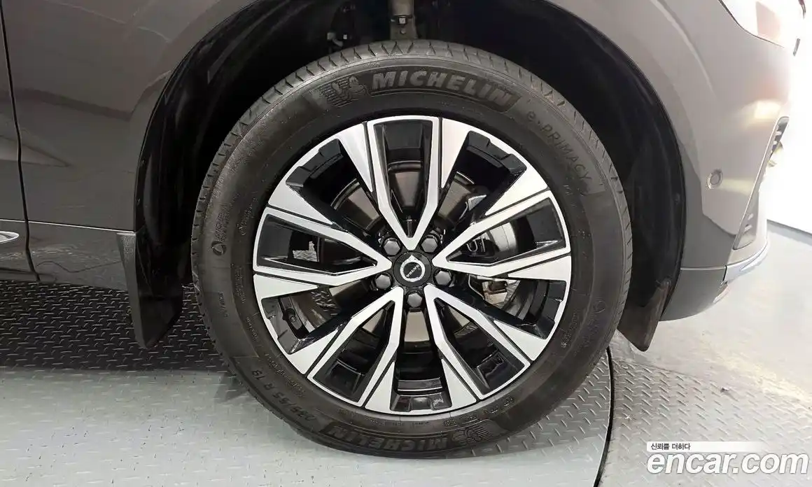 Volvo XC60 2025 2.0 автомат (гидро), фото 7