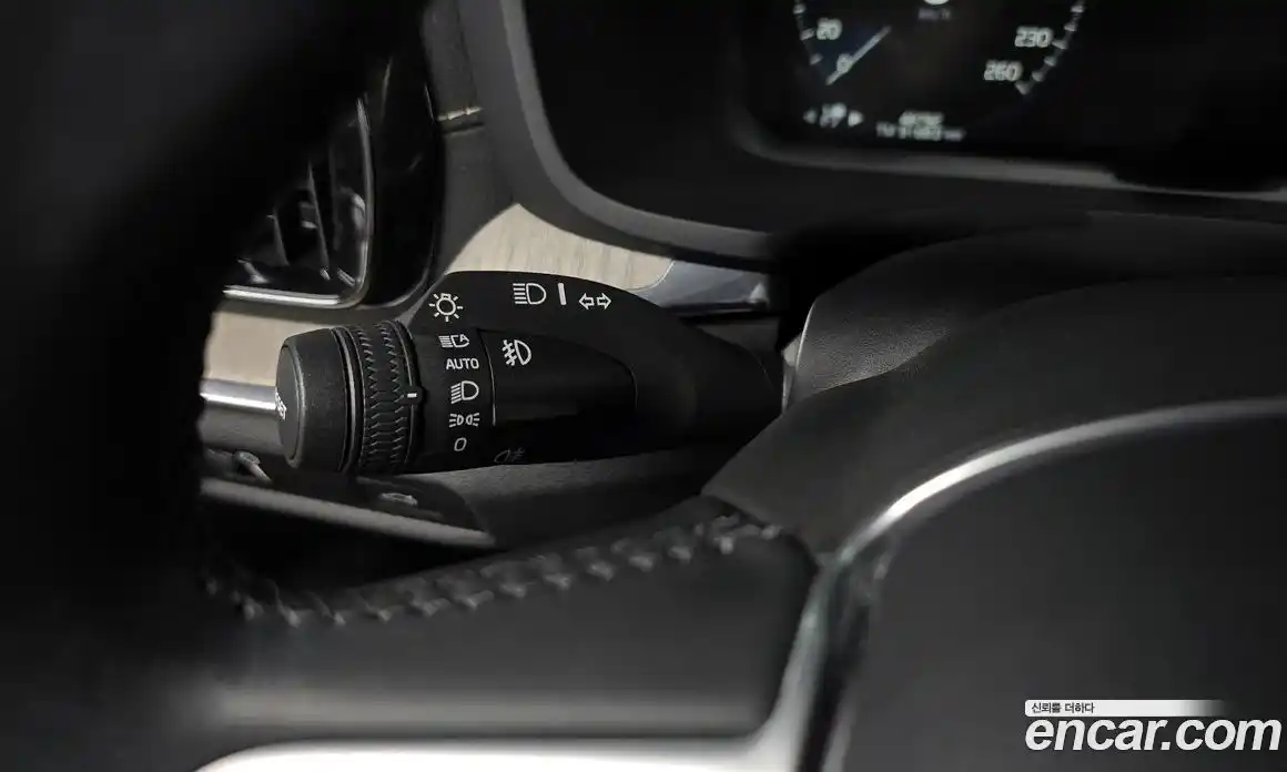 Volvo V60 2020 2.0 автомат (гидро), фото 23