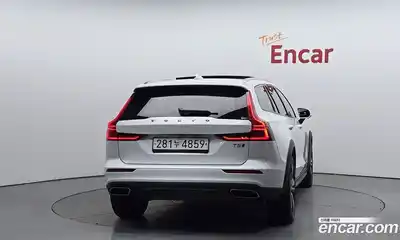 Volvo V60 2020 2.0 автомат (гидро), миниатюра 3