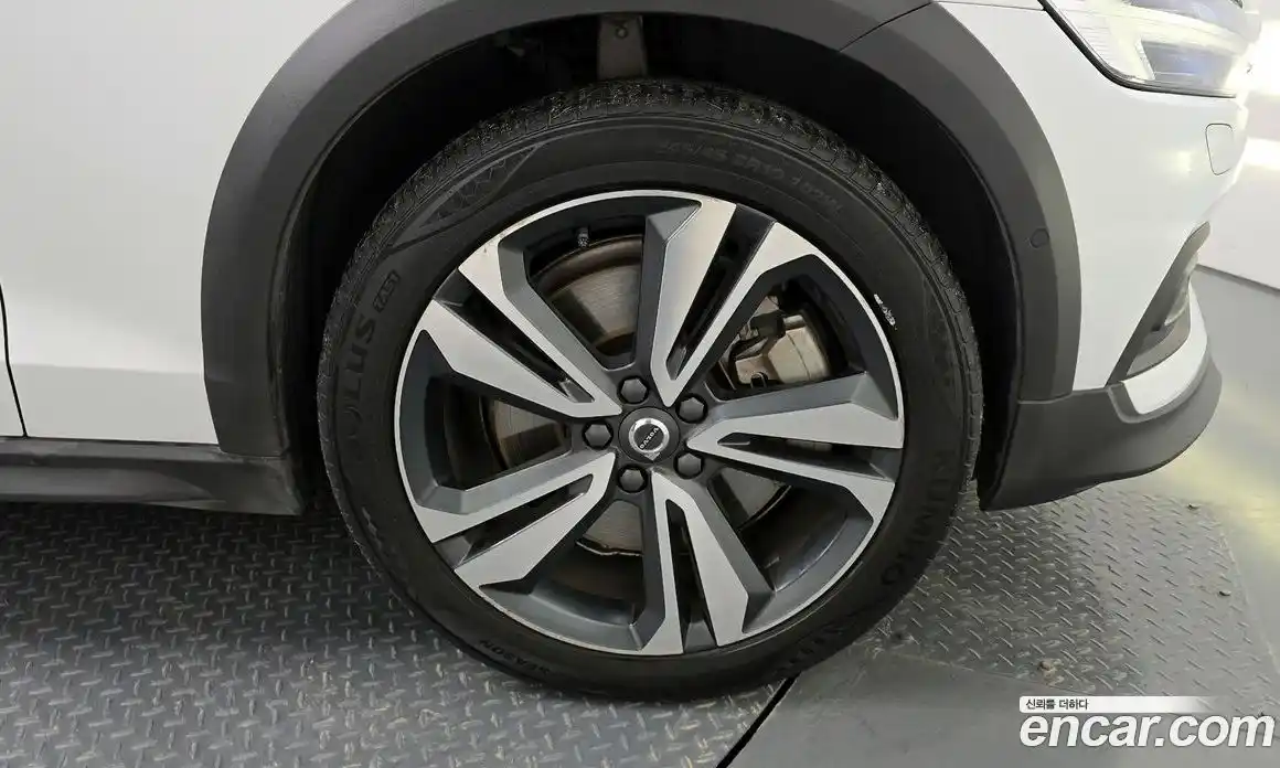 Volvo V60 2020 2.0 автомат (гидро), фото 33