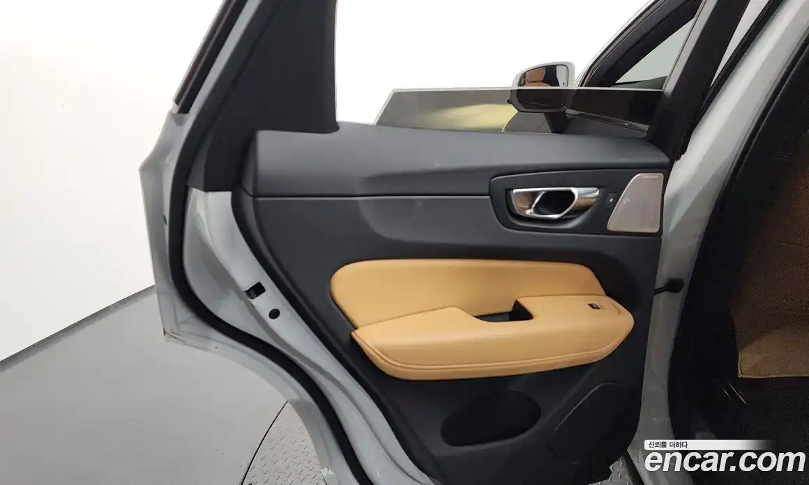 Volvo XC60 2024 2.0 автомат (гидро), фото 15