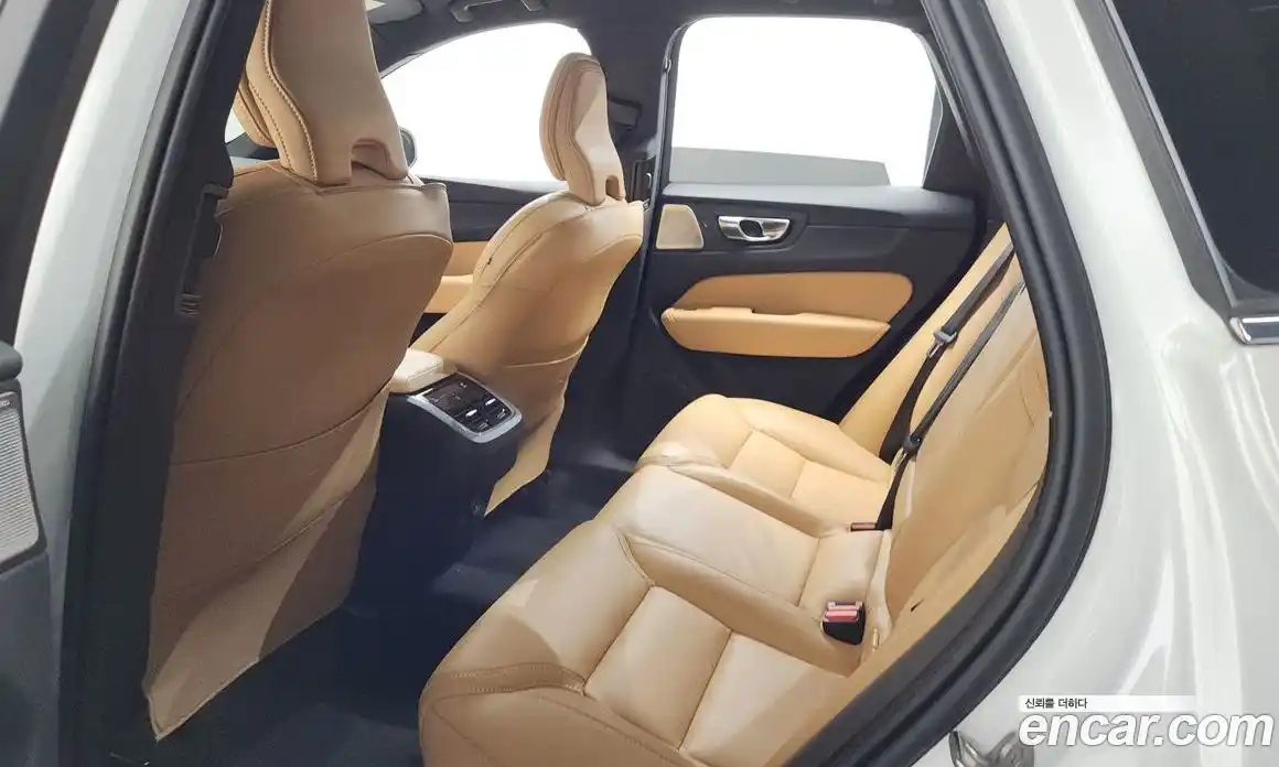 Volvo XC60 2024 2.0 автомат (гидро), фото 27