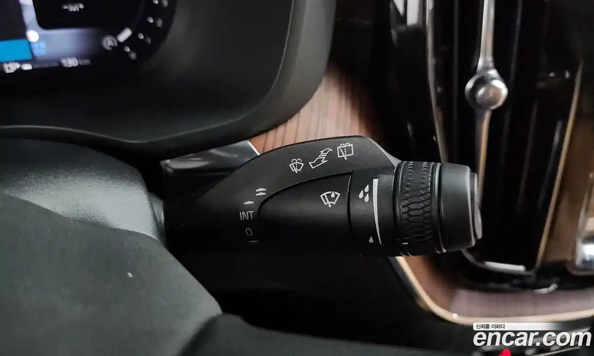 Volvo XC60 2024 2.0 автомат (гидро), фото 30
