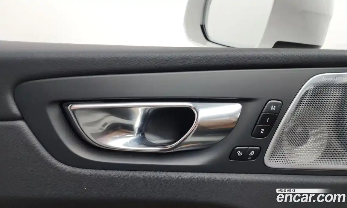 Volvo XC60 2024 2.0 автомат (гидро), фото 35