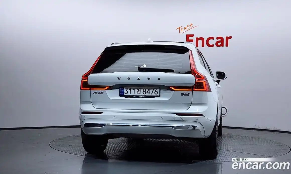 Volvo XC60 2024 2.0 автомат (гидро), фото 4