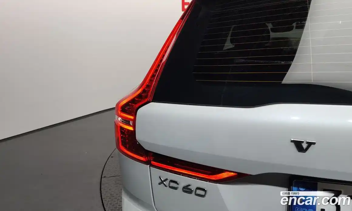Volvo XC60 2024 2.0 автомат (гидро), фото 9