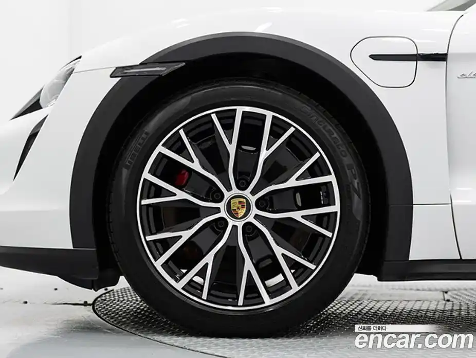 Porsche Taycan 2023 0.1 автомат (гидро), фото 5