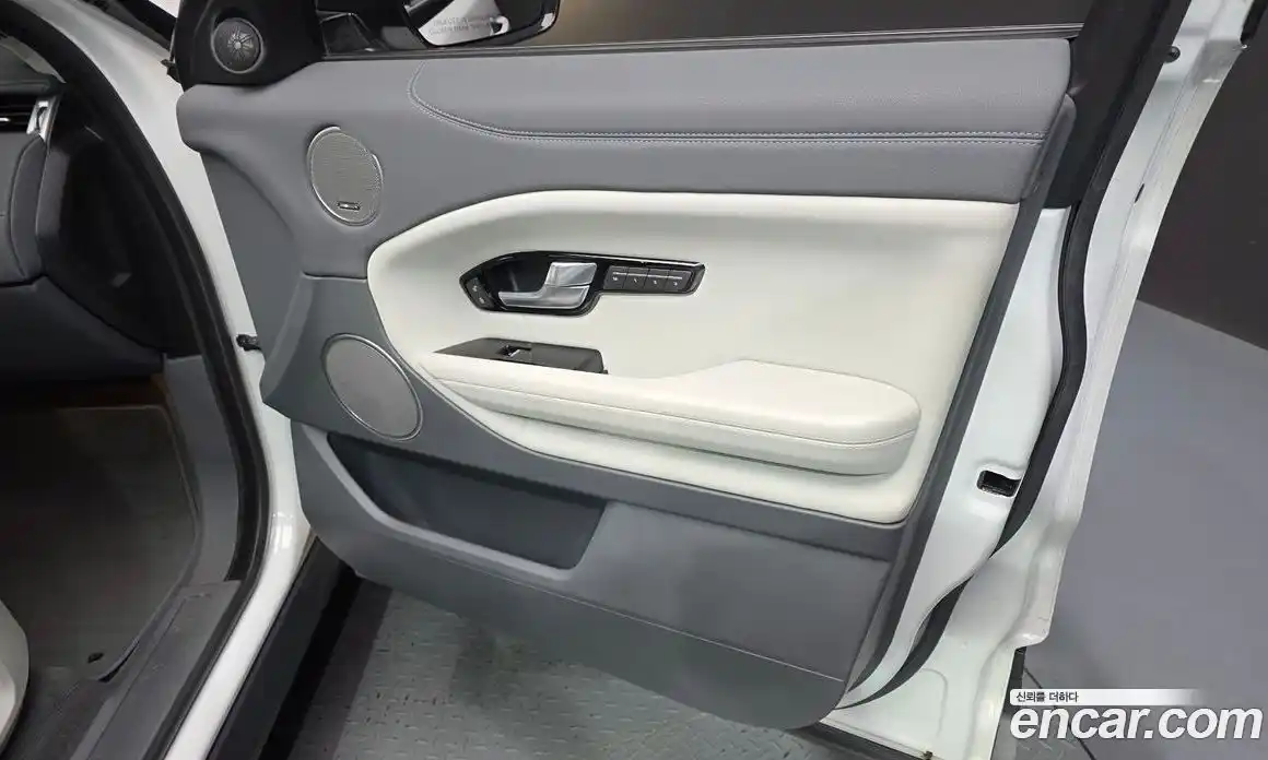 Land Rover Range Rover Evoque 2017 2.0 автомат (гидро), фото 14