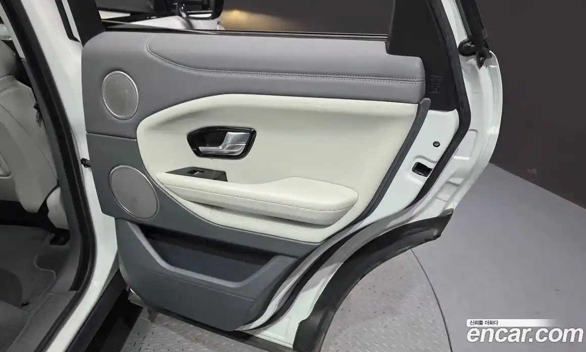 Land Rover Range Rover Evoque 2017 2.0 автомат (гидро), фото 15