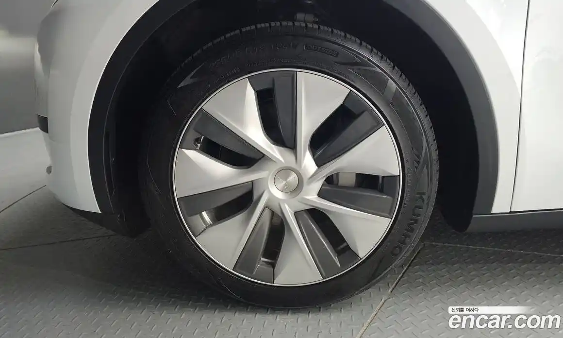 Tesla Model Y 2024 0.2 гидро, фото 5