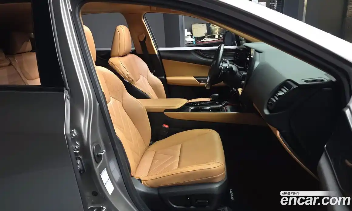 Lexus NX 2023 2.5 гидро, фото 11