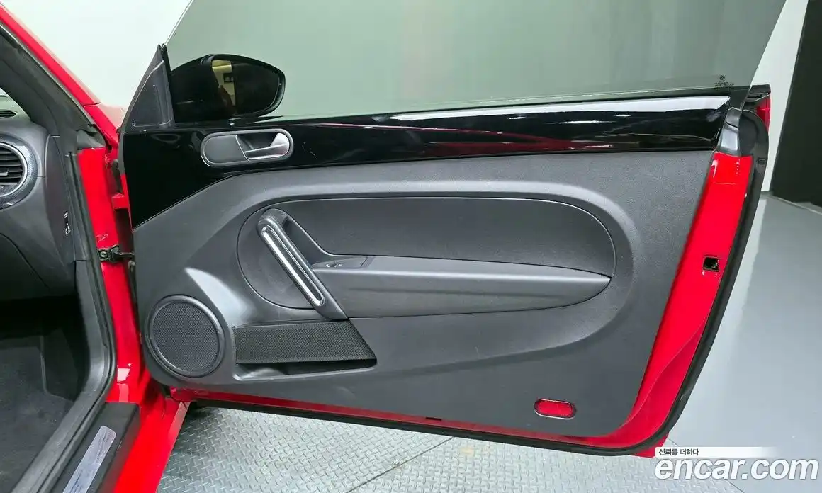 Volkswagen Beatle 2015 2.0 автомат (гидро), фото 14
