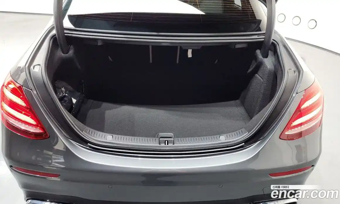 Mercedes-Benz E-Class 2019 4.0 гидро, фото 17 Mercedes-Benz E-Class 2019 4.0 гидро, фото 17