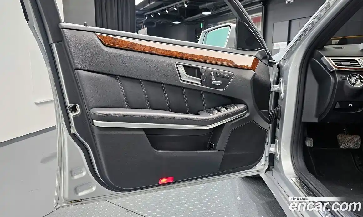 Mercedes-Benz E-Class 2015 3.5 автомат (гидро), фото 13